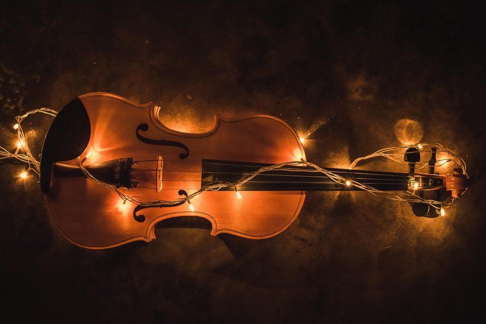 Let's hi-light the shape of the violin.  How did it happen?
